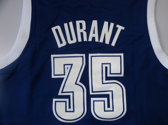 牢牢钉在了 牢牢钉在了