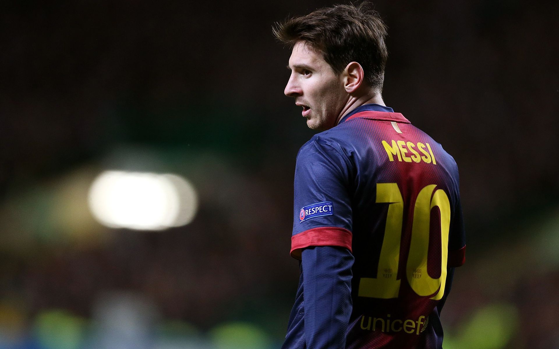 率先拉响警 率先拉响警